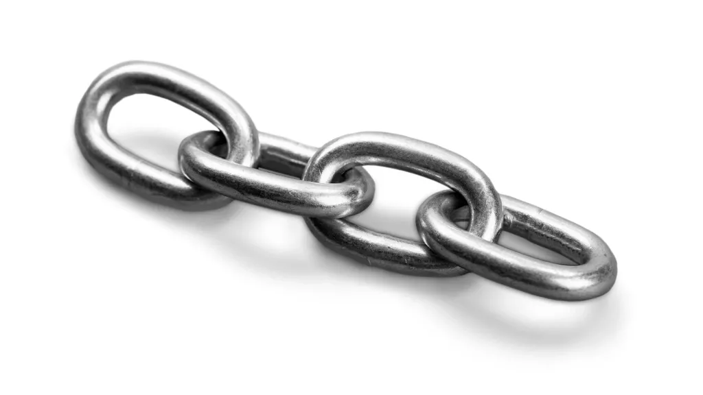 a close up of a chain